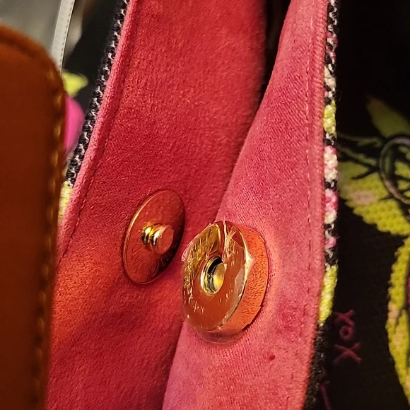 BETSEY JOHNSON FLORAL CANVAS TOTE - Picture 15 of 16